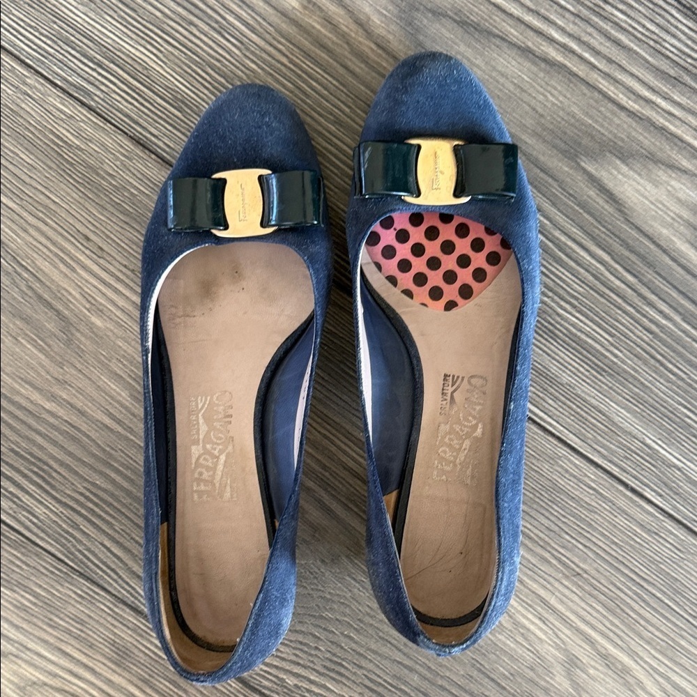 Salvatore Ferragamo Navy Suede Bow Flats with Gold Accent - Picture 8 of 14
